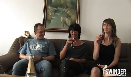 Grijze vader op de keukenbank is gescheiden met mooie dochter incest. gratis trio sex filmpjes