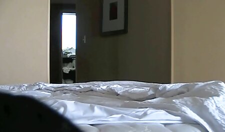 Liefdevol stel demonstreert geweldige seks gratis sexs filmpjes in de hotelkamer.